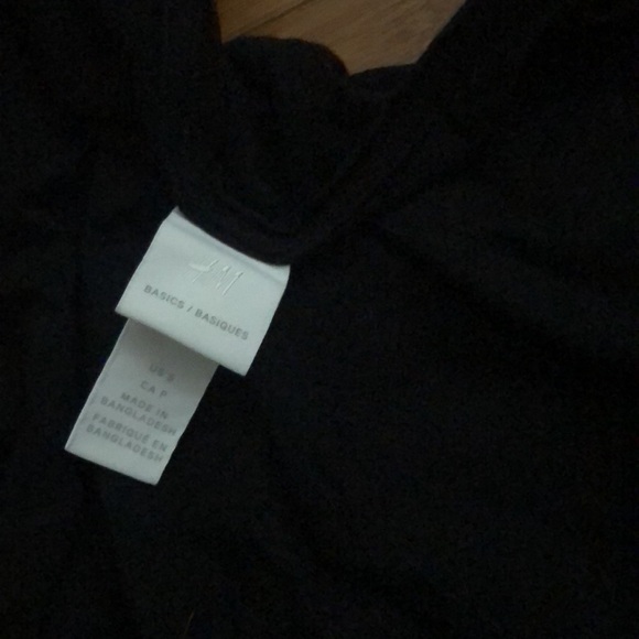 🖤 H&M | basic black tee 🖤 - Picture 3 of 3